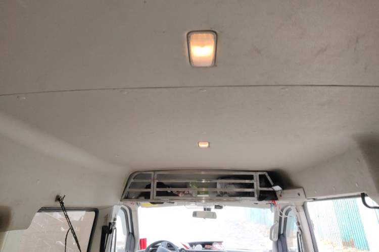 Used SAIC MAXUS Xintu V80 2023 2.0T Manual Classic Aoyuntong Power Version Long Wheelbase Mid-Roof Design 6/7/8/9-Seater