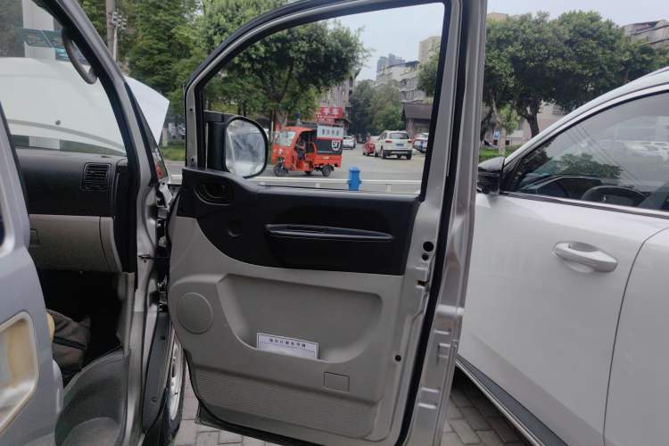 Used FORTHING Lingzhi 2015 V3 1.5L 7-Seater Luxury Model
