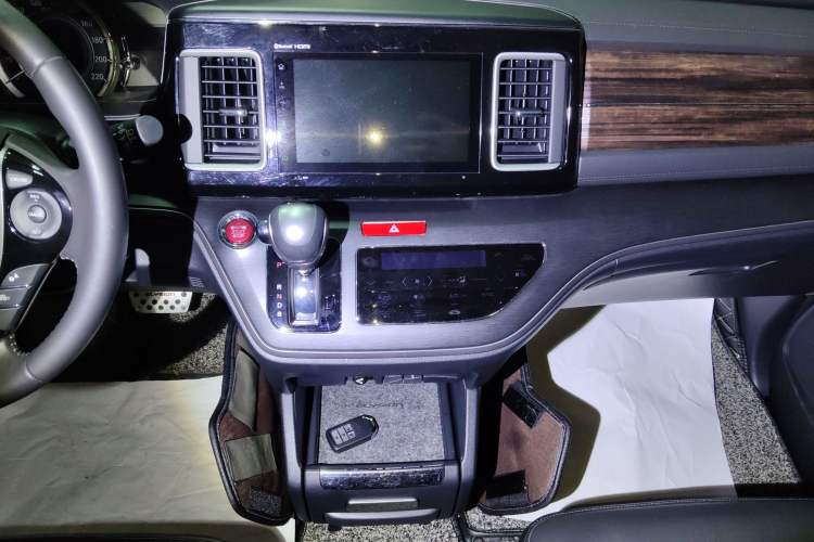 Used Honda Elysion 2016 2.4L Luxury Edition
