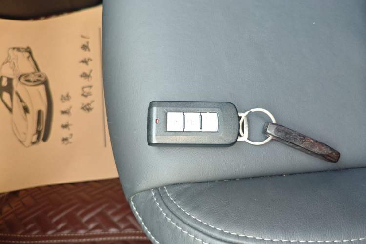 Used Mitsubishi Outlander 2019 2.4L 4x4 Zhi Xiang Edition 7 Seats China V Emission Standard
