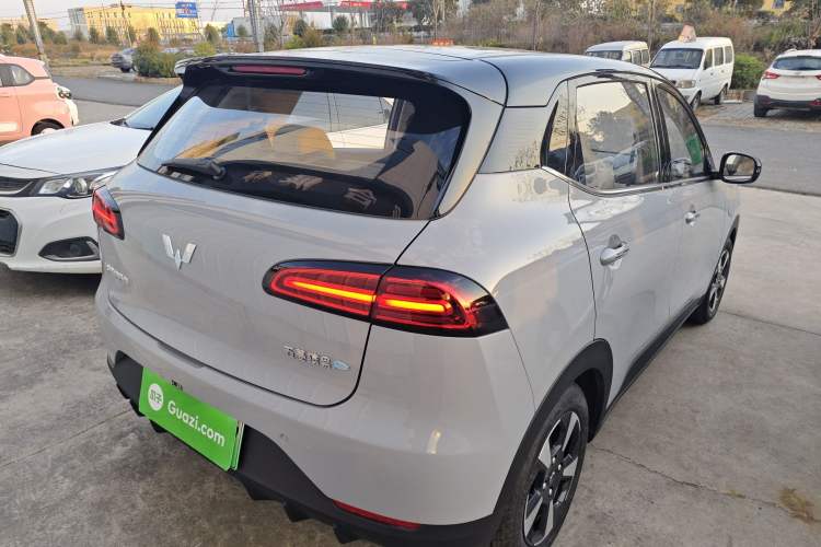 Used Wuling Bingo PLUS 2024 330 km Range Five-Seater Version
