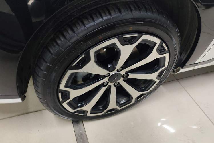 Used AION V 2024 Aion Tyrannosaurus 650 Smart Luxury Edition
