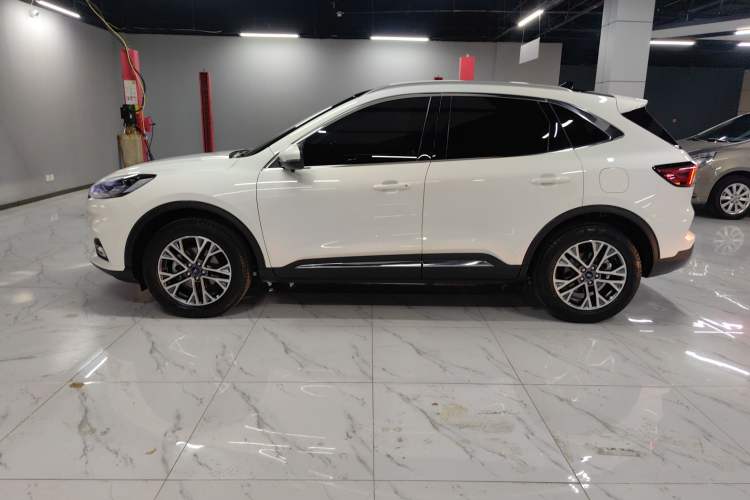 Used Ford Escape 2020 EcoBoost 245 Two-Wheel-Drive Titanium Edition
