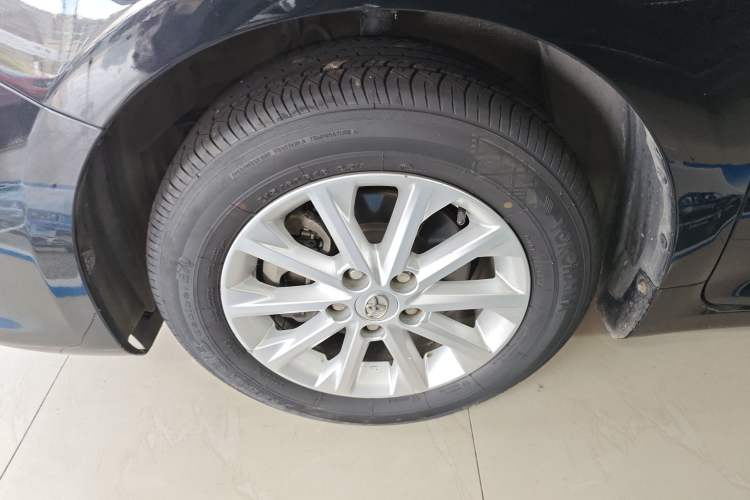 Used Toyota Camry 2016 2.0G 10th Anniversary Leading Edition
