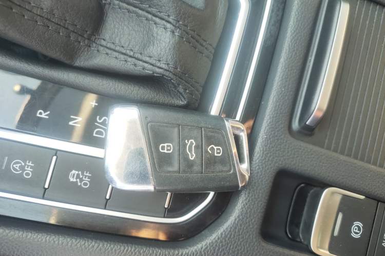 Used Volkswagen Magotan 2017 330TSI DSG Leading Model
