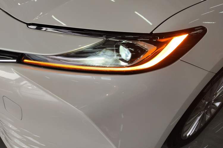 Used Toyota Camry 2024 Dual-Motor 2.0 HGVP Luxury Edition
