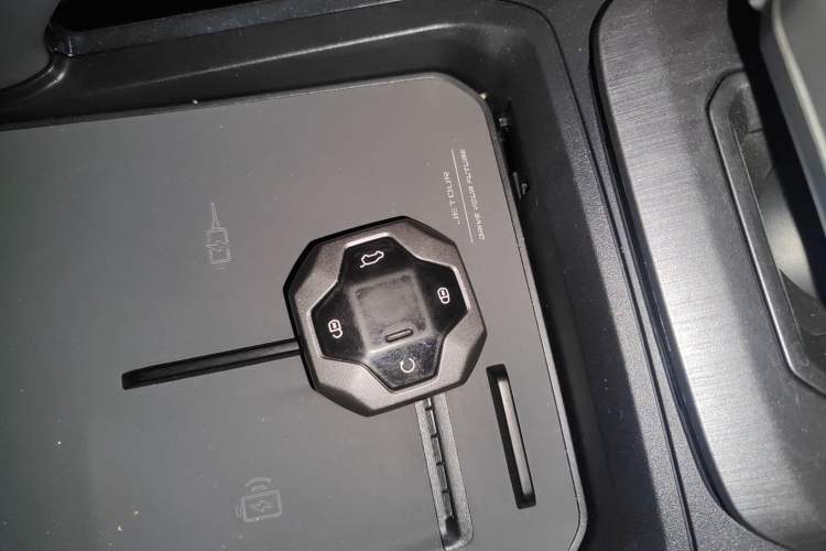 Used Jetour Traveler 2024 2.0T All-Wheel-Drive Silver Dragon Wings
