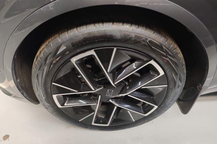 Used  11 2025 Ultra Extended-Range Edition
