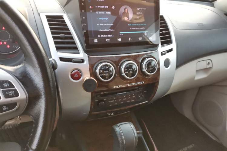 Used Mitsubishi Pajero Sport 2013 3.0L Automatic Two-Wheel Drive Luxury Edition
