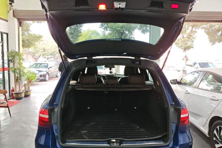 Used Mercedes-Benz GLC 2018 Facelift GLC 260 4MATIC Luxury Edition
