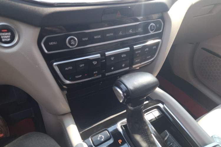 Used GAC Trumpchi GS8 2017 320T Two-Wheel Drive Luxury Smart Connectivity Version (7 Seats)