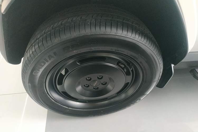 Used  V23 2025 401 Two-Wheel Drive Advanced Edition