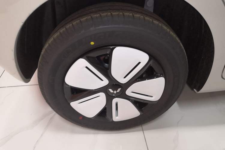 Used Wuling Hongguang MINIEV 2025 Four-Door Version Advanced Edition
