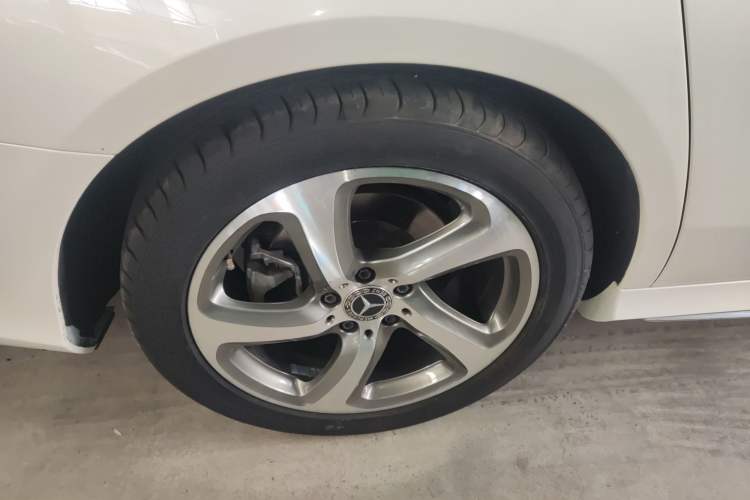 Used Mercedes-Benz E-Class 2017 E 300 L Sporty and Stylish Model
