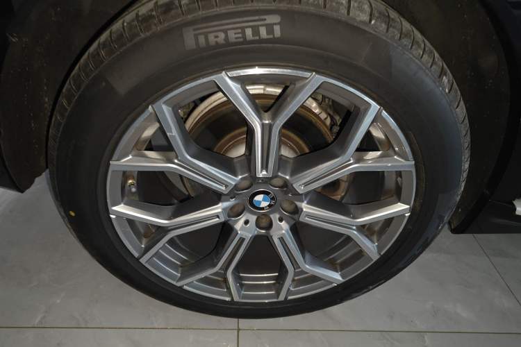 Used BMW X7 2021 xDrive40i Luxury Package with Leading Features