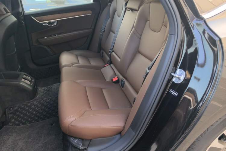 Used Volvo S90 2025 B5 Zhiyi Luxury Edition
