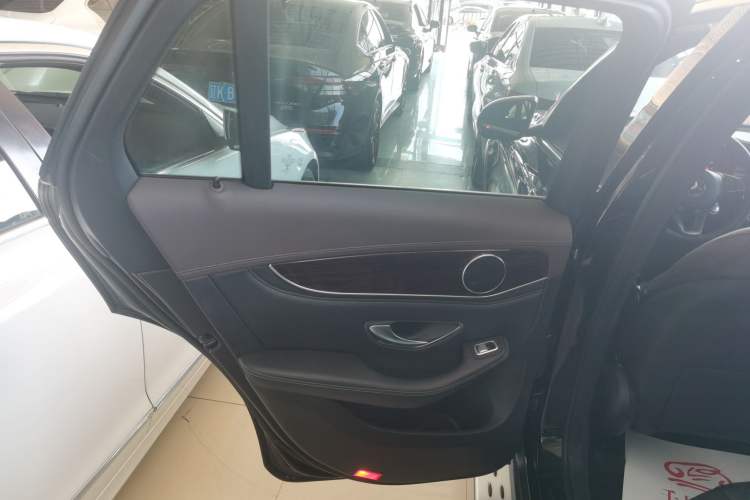 Used Mercedes-Benz GLC 2018 Facelift GLC 260 4MATIC Luxury Edition
