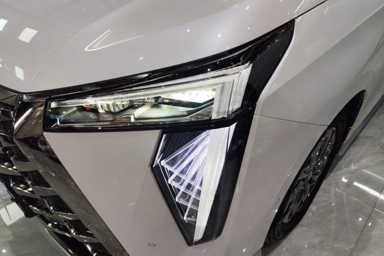 Used GAC Trumpchi Xiangwang M8 2025 Kunkun Series Ultra First-Class Cabin
