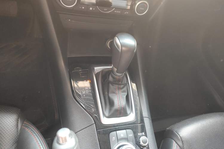 Used Mazda Mazda 3 Axela 2016 Sedan 2.0L Automatic Flagship Model
