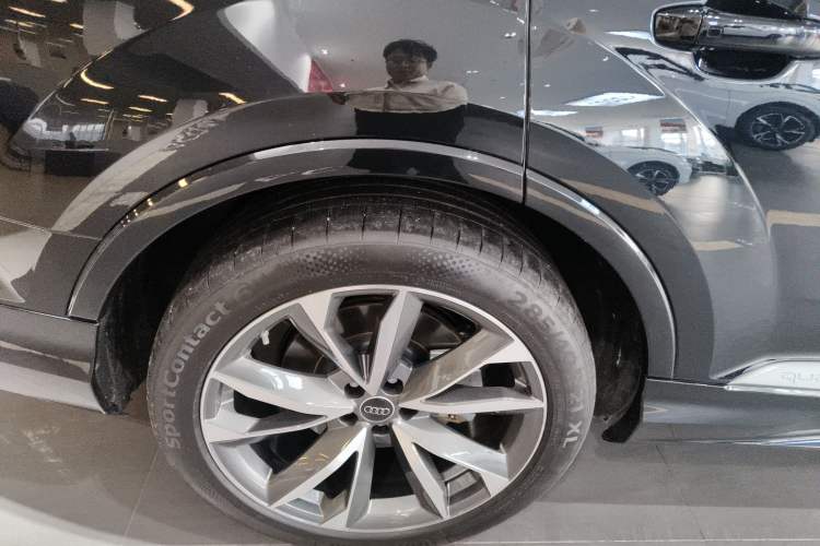 Used Audi Q7 2022 55 TFSI quattro S line Sport model
