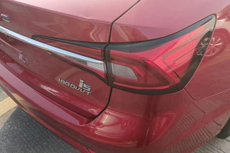 Used Roewe i5 2020 1.5L Automatic 4G Connect Luxury Flagship Edition
