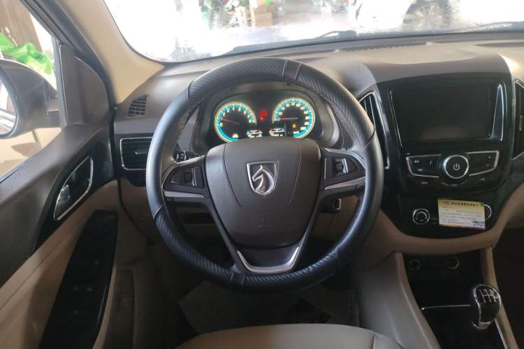 Used Baojun 730 2014 1.5L Manual Luxury Navigation ESP Version 7 Seats
