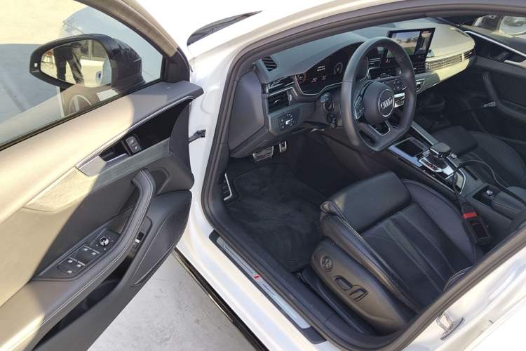 Used Audi A4L 2023 40 TFSI Bang & Olufsen Starry Night Edition
