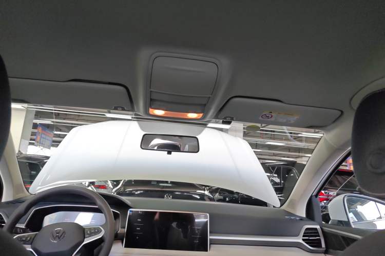 Used Volkswagen Tharu 2023 300TSI Two-Wheel-Drive Crescent Edition
