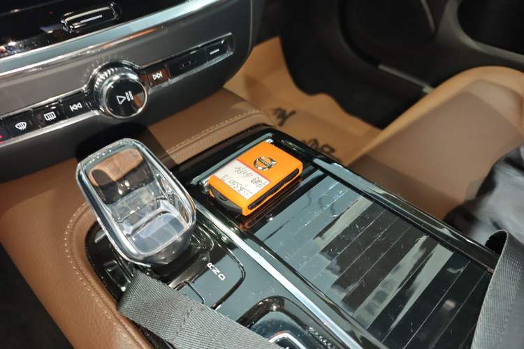 Used Volvo S60 New Energy 2022 T8 eDrive Hybrid All-Wheel Drive Smart Luxury Edition
