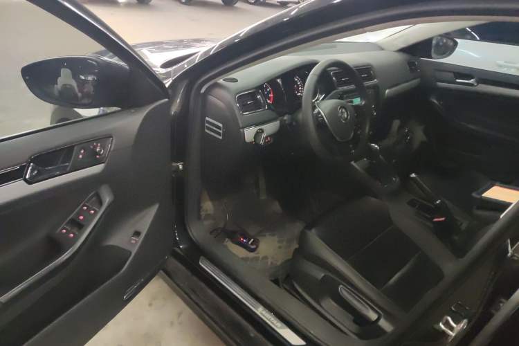 Used Volkswagen Sagitar 2015 1.6L Automatic Comfort Model