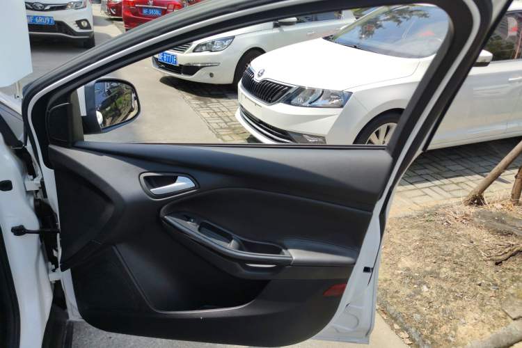 Used Ford Focus 2018 Sedan Classic 1.6L Automatic Trendy SmartDrive Edition
