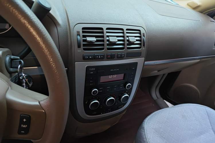 Used Buick GL8 2014 2.4L Classic Edition
