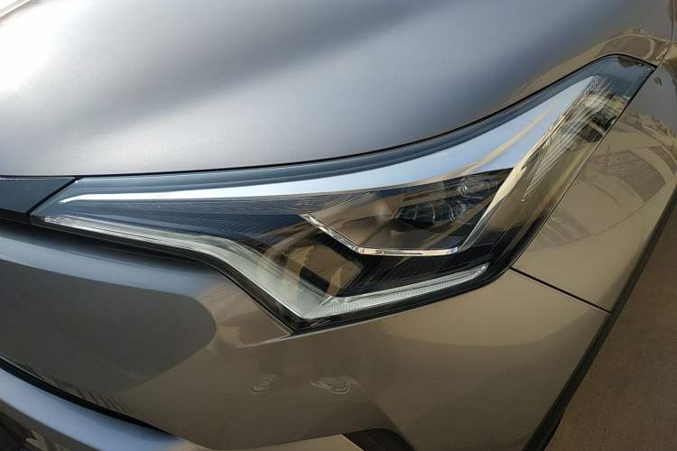 Used Toyota IZOA 2020 2.0L Yichi Version
