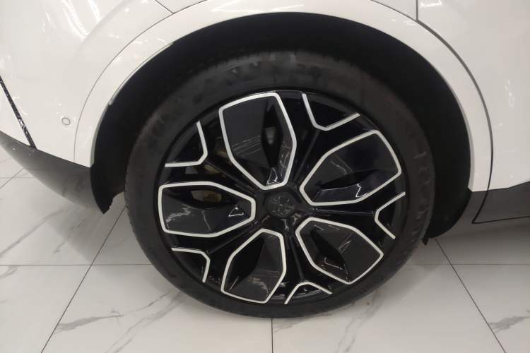 Used  11 2022 Ultra-Long Range Dual-Motor Luxury Edition 4 Seats
