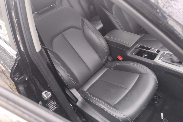 Used Roewe RX5 2019 20T Two-Wheel Drive Automatic Ali Smart Connectivity Platinum Edition
