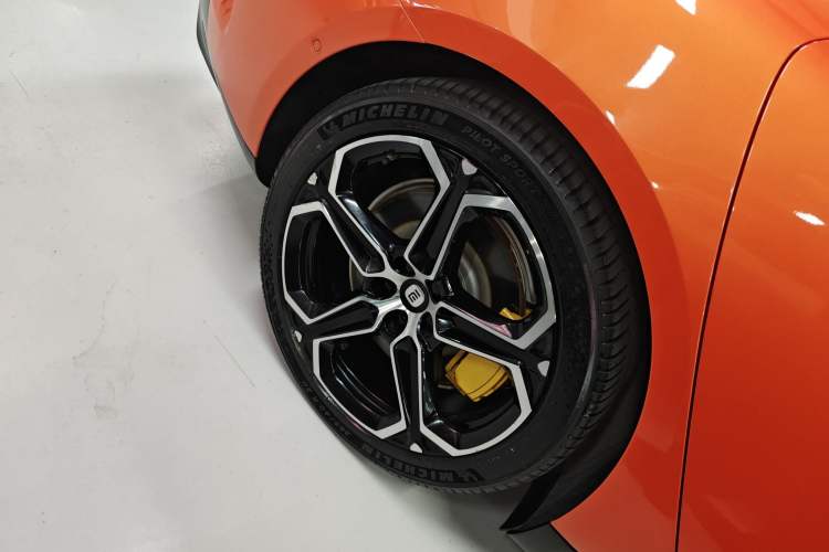 Used Xiaomi Auto SU7 2024 Four-Wheel Drive Ultra-Long Range Advanced Intelligent Driving Max Edition
