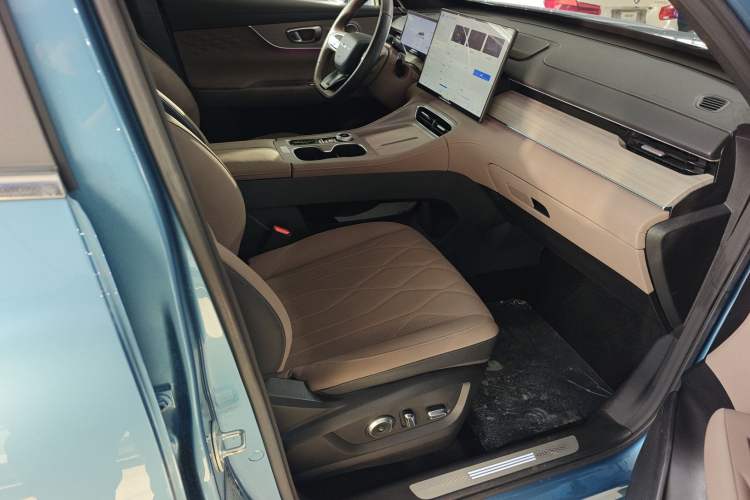 Used Chery Tiggo 8 PLUS C-DM 2025 1.5T 116 km Prestige Version 5 Seats