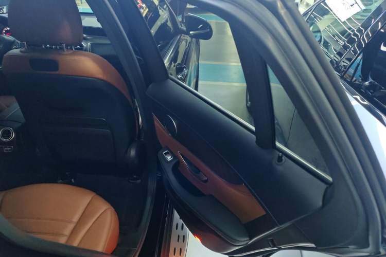 Used Mercedes-Benz GLC 2016 GLC 300 4MATIC Luxury Model
