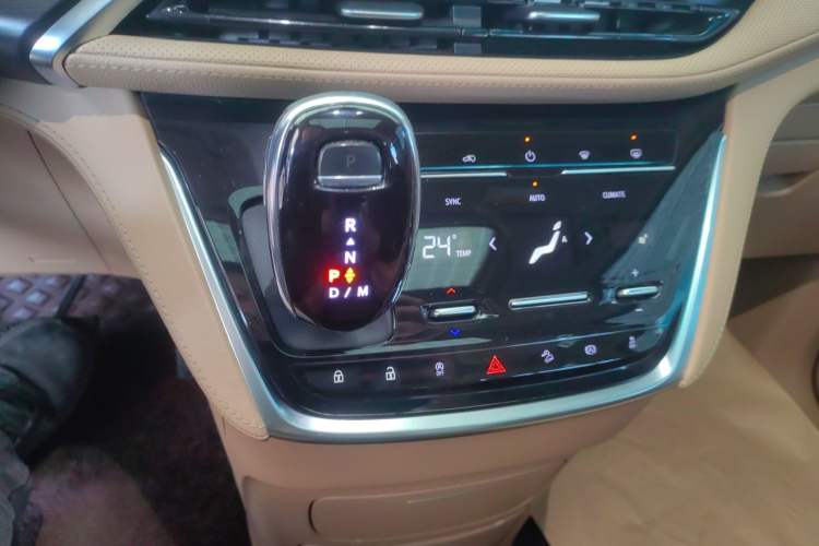 Used Buick GL8 2021 ES Land Cruiser 653T Luxury Edition