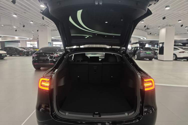 Used Tesla Model Y 2023 Rear-Wheel-Drive Version
