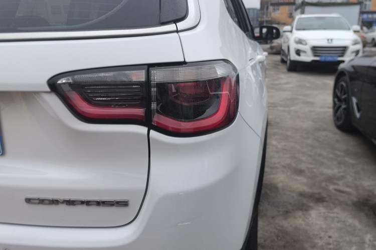 Used  Compass 2021 220T Automatic Leading Edition
