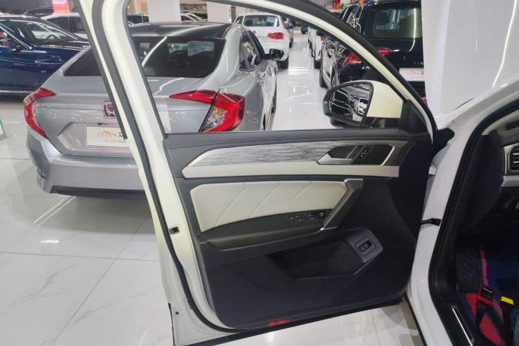 Used Volkswagen Tayron 2023 330TSI Two-Wheel-Drive R-Line High-Energy Version
