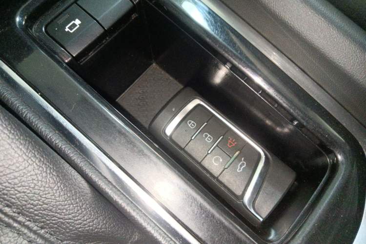 Used GAC Trumpchi GS8 2017 320T Two-Wheel Drive Luxury Smart Connectivity Version (7 Seats)
