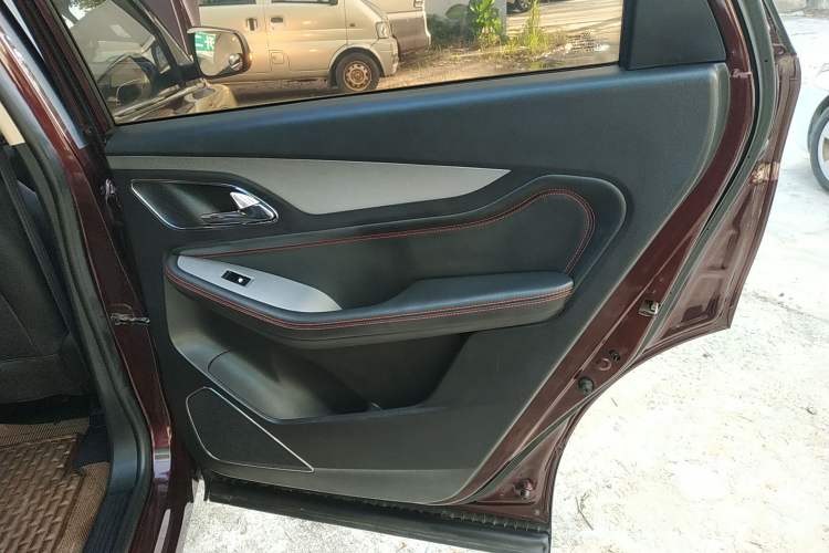 Used Baojun 560 2016 1.8L Manual Luxury Edition
