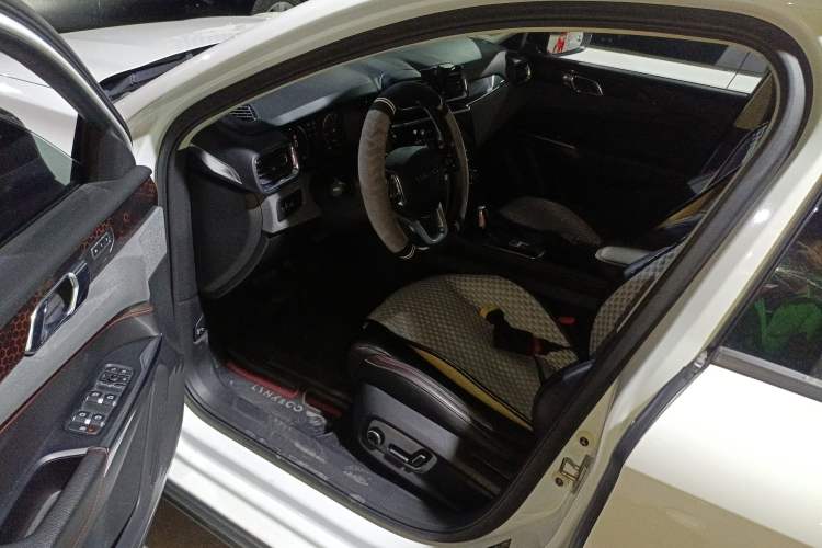 Used Lynk & Co 02 2019 1.5T DCT Two-Wheel Drive Pro Edition China VI Standard
