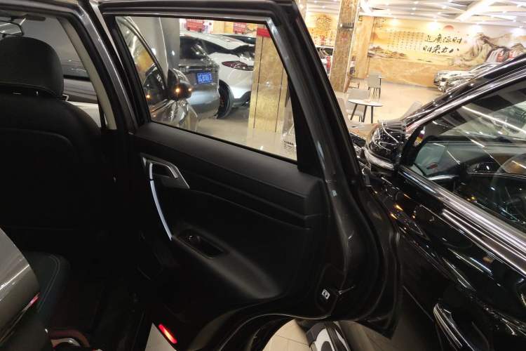 Used Geely Auto Emgrand X7 Sport 2018 1.8TD Automatic Two-Wheel Drive Smart Connect 4G Internet Edition
