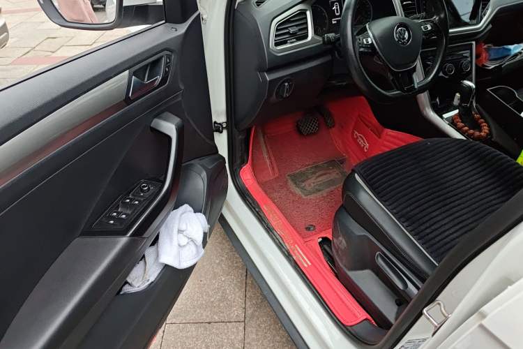 Used Volkswagen T-ROC 2018 280TSI DSG Two-Wheel Drive Advanced Version China V Emission Standard
