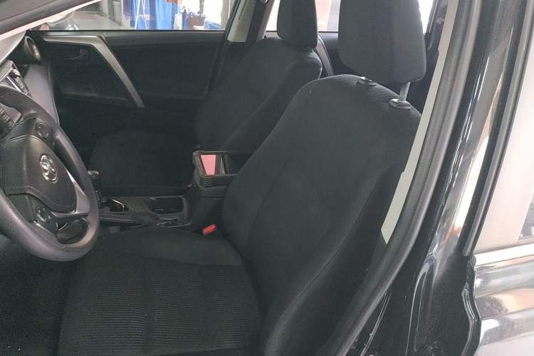 Used Toyota RAV4 2018 2.0L CVT Two-Wheel Drive Fashion X Edition