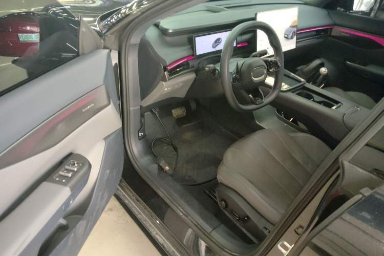 Used Lynk & Co 07 2024 EM-P 126 Long-Range Halo
