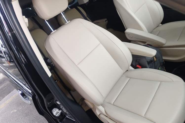 Used Mercedes-Benz Vito 2023 2.0T Elite Version 7 Seats